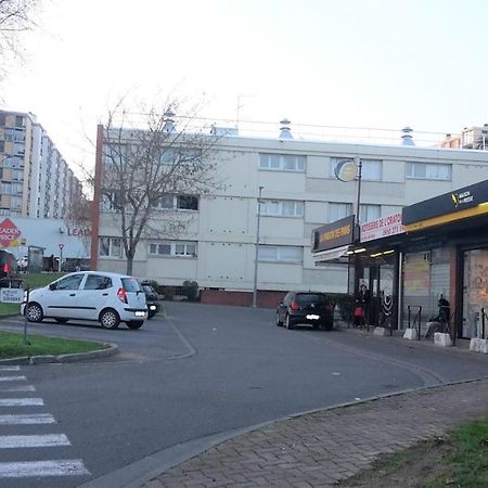 Chambre 1 Personne Et Studio 1 Personne Avec Entree Libre Et Salle De Bain Privee Коломье Экстерьер фото